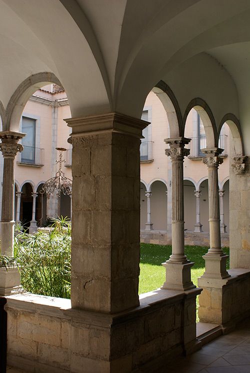 Foto: Monasterio de Sant Esteve. Oficina de Turismo de Banyoles.