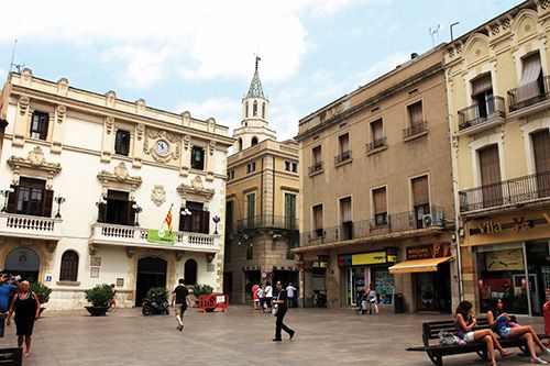 Plaza de Sant Joan, con el Ayuntamiento de Vilafranca