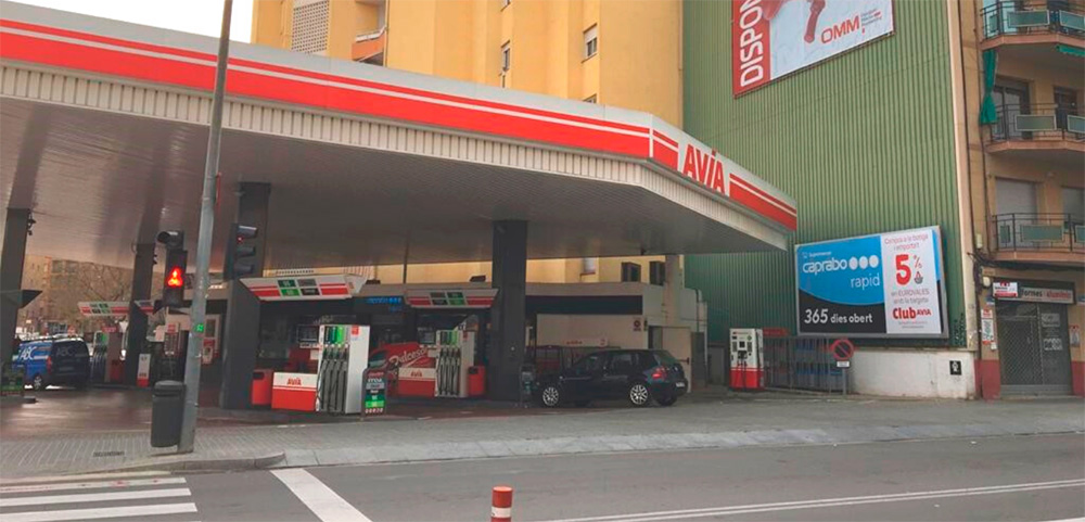 Primera tienda Caprabo en la estación de servicio AVIA Sabadell